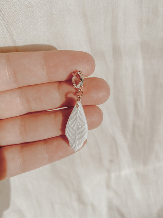 Taro Earrings - Pearl