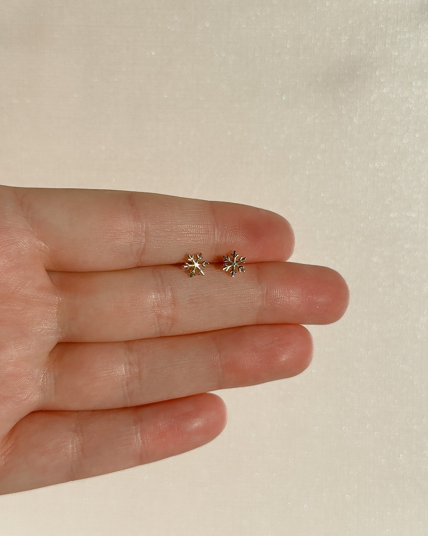 Snowflake Studs - Gold